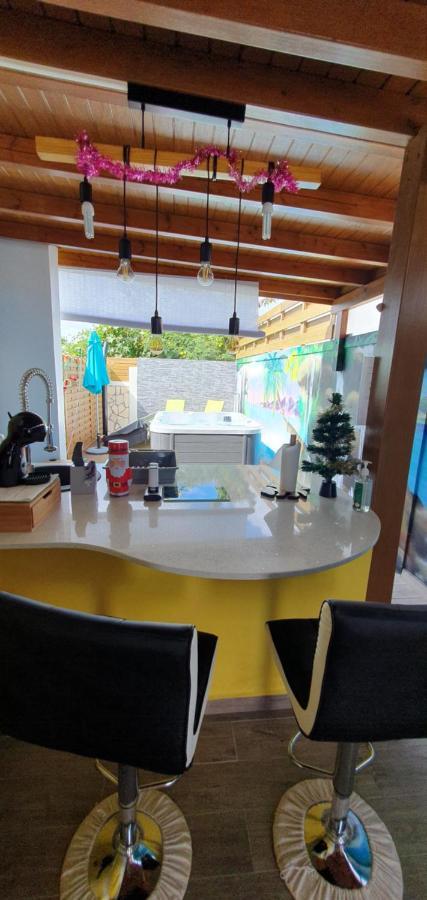 "Chez Claudia "Charmant Logement Avec Jacuzzi Privatif En Toute Intimite Sur Belle Terrasse Exterieure En Bois Et Piscine Courcelles Экстерьер фото